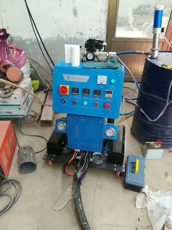 江蘇聚氨酯噴涂機 冷庫外墻保溫(圖2) Q2600江蘇聚氨酯噴涂機保溫施工設(shè)備